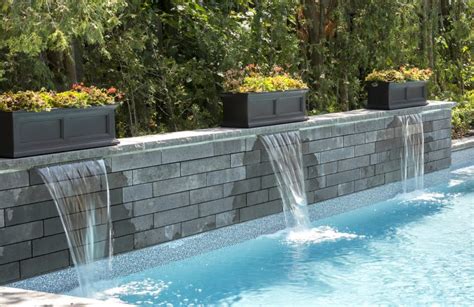There was a time when all backyard pools and pool decks looked basically the same, but that time is gone. Pool with a Lineo Wall Water Feature - Photos