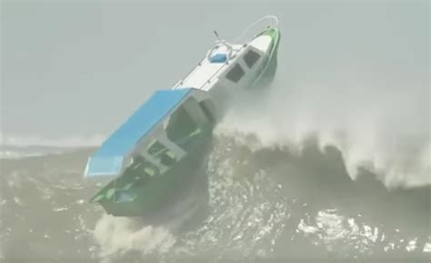 Watch Huge Waves Capsize A Boat Boing Boing