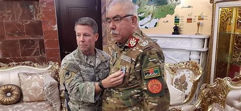 Afganistan'da devlet başkanlığı seçimi ertelendi. Afganistan'da savaş ağası Raşid Dostum'a 'Mareşal' ünvanı ...