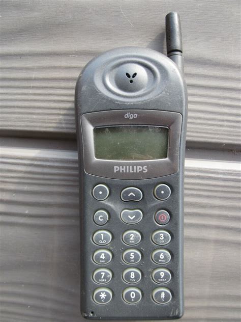 Philips Diga N488 Mobile Phone With Phone Zip Up Cover Ebay