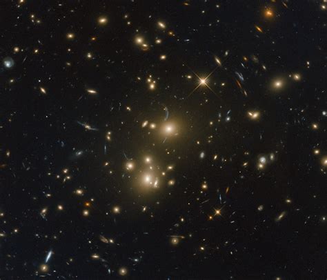 El Dispensador Hubble Captures Cluster Of Galaxies And Homeless Stars