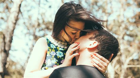 preludio de una relación sexual y de cómo escogemos pareja la ciencia de los besos en la boca