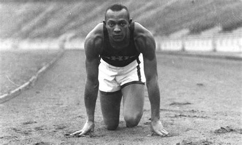 1936 jesse owens raih medali emas ketiga di olimpiade berlin