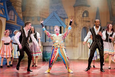 snow white and the seven dwarfs pantomime pavilion theatre worthing review rewrite this