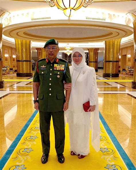 His wife marsilla tengku abdullah is a princess from the state of pahang. "Ayahanda Selalu Cakap Azizah Macam Tok." Permaisuri Agong ...