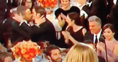 Ryan Reynolds Andrew Garfield Kiss During Golden Globes 2017