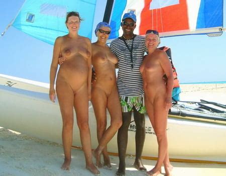 Real Wives Naked On Vacation Free Porn