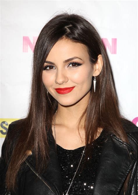Victoria Justice Amber Heards Red Lipstick Look Screams Sex Appeal