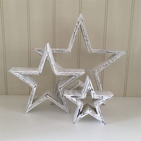 Set Of 3 Mantelpiece Stars In Distressed White Kirsten And Belle