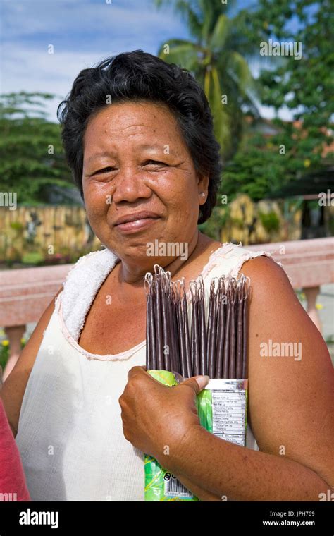 Female Vendor Philippines Hi Res Stock Photography And Images Alamy