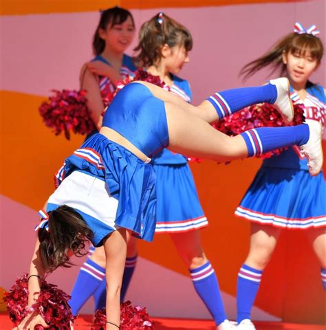 Cheer Girl Milla Jovovich Cheerleading Parades Leader Kicks Japanese Sports Asahi