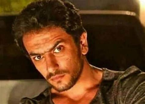 ممثل مصري، ولد و تربى و نشأ في حي عين شمس, تخرج من كلية التجارة بجامعة حلوان في عام 2006. خاص- أحمد العوضي يكشف حقيقة تصوير "هروب اضطراري 2" | خبر ...