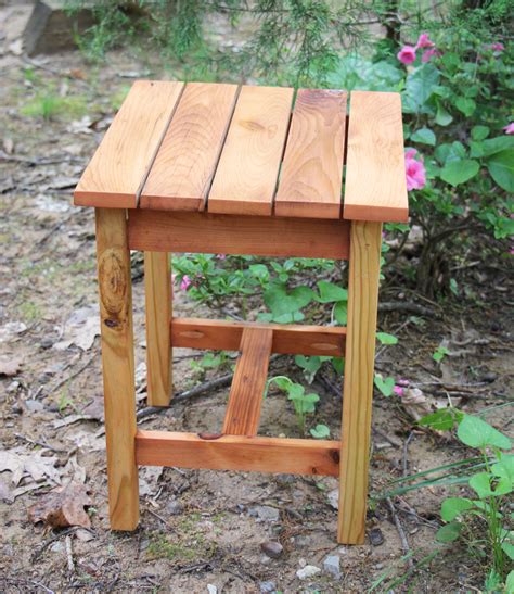 Do you love the idea of a planner but don't want to spend a ton of money? Cedar Outdoor Side Table First Project | Ana White