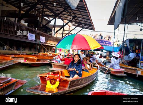 Damnoen Saduak Floating Market Old Way Of Life Culture In The Past That