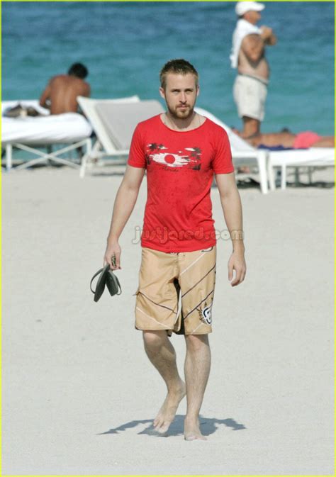Ryan Gosling Goes Shirtless Photo 140991 Ryan Gosling Shirtless Zach Shields Photos Just
