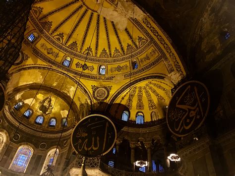 Can I wear a skirt to the Hagia Sophia?