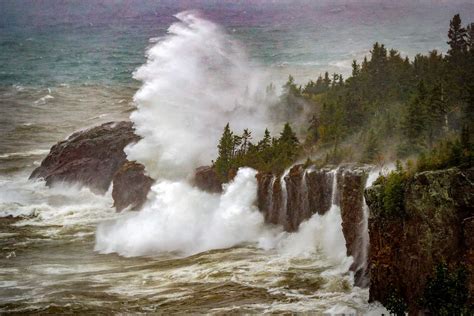 Huge Waves On The Coast Of Lake Superior Rmichigan