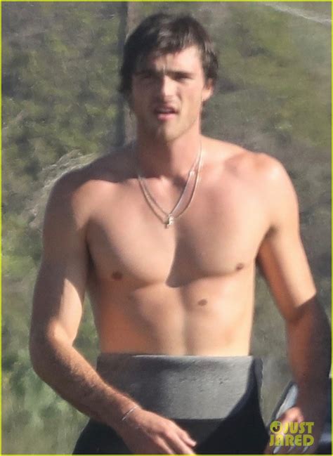 Jacob Elordi Bares His Abs After Surf Session In Malibu Photo Shirtless Photos Just