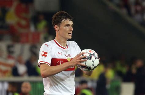 Benjamin jacques marcel pavard (born 28 march 1996) is a french professional footballer who plays as a right back for bundesliga club bayern munich and the france national team. Benjamin Pavard (links) und Ozan Kabak waren für den VfB ...