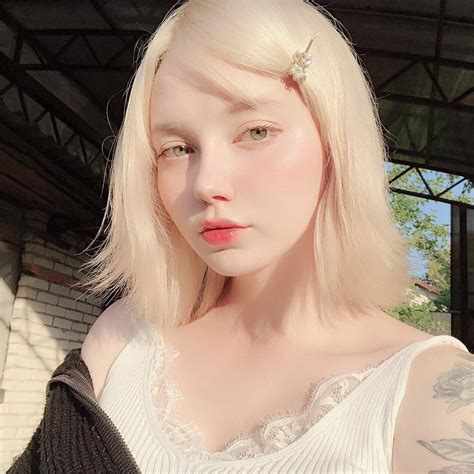 Pin By Cindi Bonds On かわいい Albino Girl Beauty Girl Aesthetic Girl