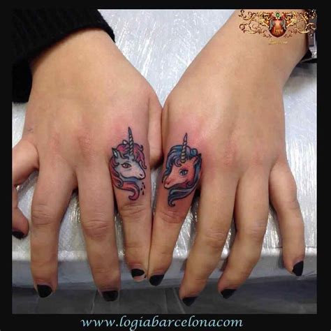 Un tatuaje en la mano es un. Tatuajes pequeños, encuentra tu diseño - Logia Tattoo