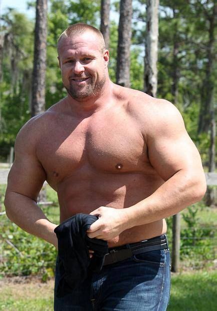 Pin By Rodrigo Bustamante On Humm Man Muscle Bear Muscle Hunky Men