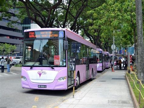 Take the train from kl sentral to the cheapest way to get from kuala lumpur to johor bahru is to bus via batu pahat which costs aeroline operates a bus from bandar sunway to jb sentral 3 times a week. Go KL City Bus: Serviço de ônibus gratuitos em Kuala ...