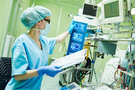 Differences Between Medical Assistants vs. Surgical Technologists