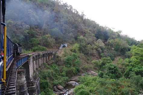 Ferrocarril De Montaña Nilgiri En La India Foto De Stock Y Más Banco De