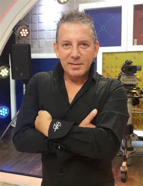 Costin marculescu a lansat şi şapte videoclipuri difuzate de posturile de muzică. Costin Mărculescu îl acuză dur pe Ştefan Bănică Jr - WOWBiz