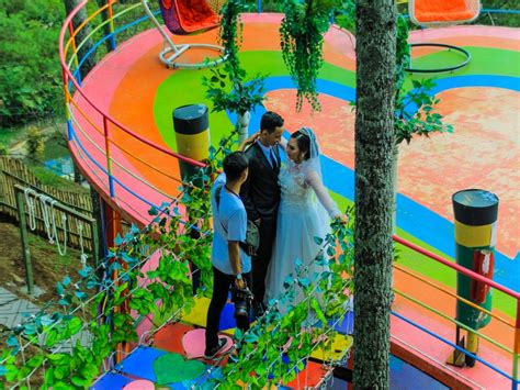 Tempat liburan populer di bandung yang menarik untuk dikunjungi bersama keluarga, jelajahi wisata instagramable di bandung. Tempat Prewedding Di Bandung