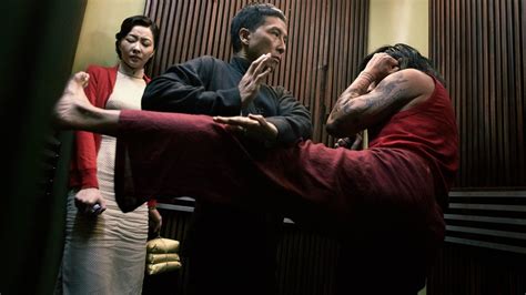 Wilson yip has crafted a gripping, rousing, beautifully structured yarn, built around a calm but charismatic star performance by donnie yen and magnificent action sequences choreographed by the legendary sammo hung. Donnie Yen Ip Man Fight Scene Wallpapers Picture ...