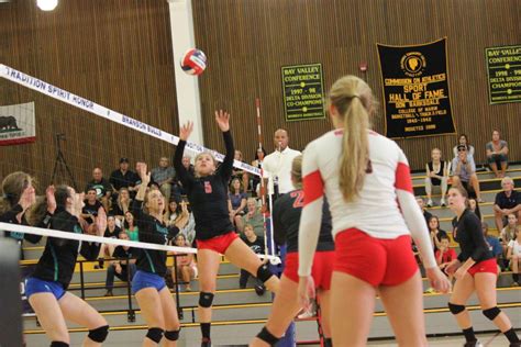 Girls Varsity Volleyball Outlasts Branson In Four Sets The Redwood Bark