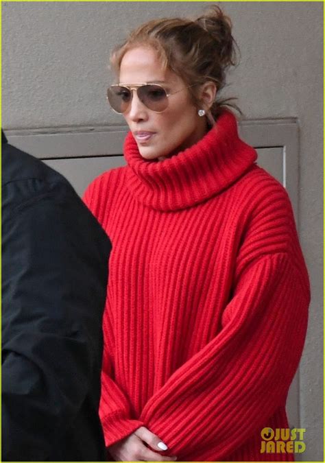 Jennifer Lopez Is Radiant In Red For Shopping Trip Photo 4030707