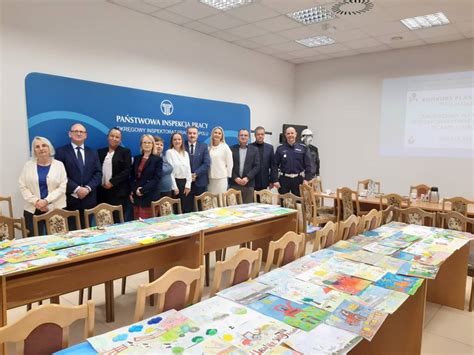 Komisja Konkursowa Wyłoniła Laureatów Konkursu Plastycznego Okręgowy