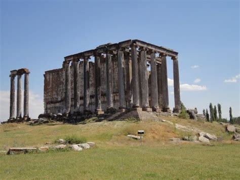 10 Kuil Bersejarah And Terkenal Di Yunani