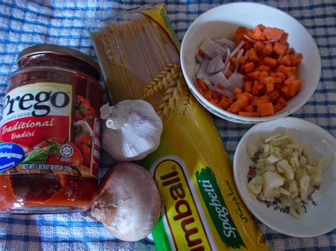 Masukkan sos spaghetti prego, sos tomato, sos cili dan tomato segar. sabiqah zulkefli: Resepi : Spaghetti Bolognese Prego Mudah ...