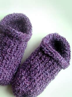 Along with a variety of sizes and styles, they also offer many free patterns, including an adorable toddler tunic. loomknittingdesigns.com: Scuffie Slippers
