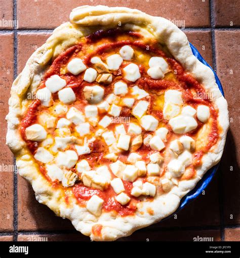 Pizza Margherita In Napoli Stock Photo Alamy
