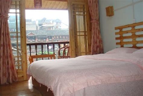 Happy Hostel Prices And Guest House Reviews Fenghuang County China