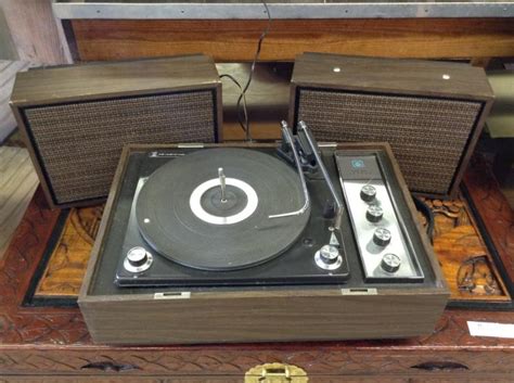 Sold Price Vintage Voice Of Music Vm369 2 Record Player July 6 0117