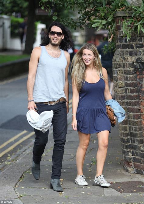 Russell Brand Appears Worn Out As He Enjoys Low Key Stroll In London Daily Mail Online