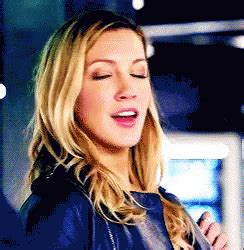 Katie Cassidy Arrow Gif Katie Cassidy Arrow Green Arrow Discover And Share Gifs