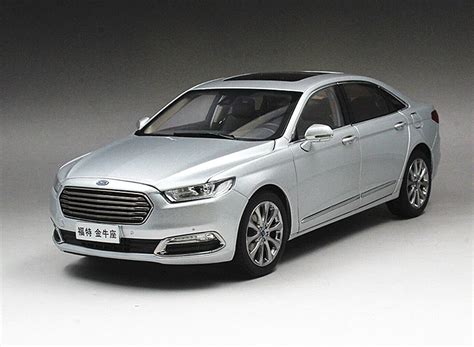 118 Scale Ford Taurus 2015 Silver Diecast Car Model Toy Collection