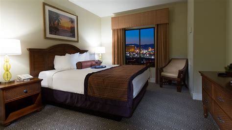I called the hotel and spoke to thomas because at that time i could not book a room at all on the hilton app or the website. 24 Easy Bedroom Suites In Las Vegas, Men and women who opt ...