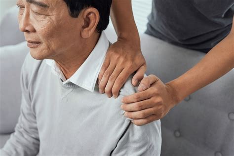 9 Benefits Of Shoulder Massage Therapy For The Elderly The Momma Bird