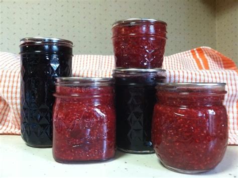 Jars Of Raspberry Rhubarb And Blueberry Jam Pomona S Universal Pectin