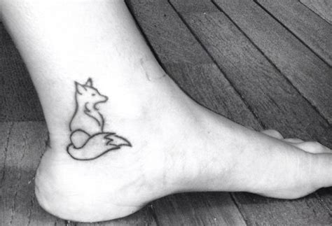Momma Fox Outline Small Fox Tattoo Fox Tattoo Design Small Animal