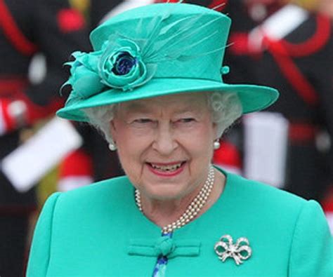 Posted at 11:00 30 jul11:00 30 jul. Queen Elizabeth II Biography - Childhood, Family Life ...