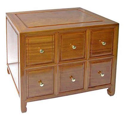 Made from solid oak wood, the cabinet has a charmingly traditional design, and its compact size allows it to fit into a variety of smaller nooks. 6 drawer rosewood CD cabinet